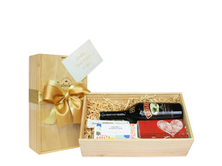 Gift Box Image Gift hamper with Bailey's Liqueur, chocolates, shortbread delivered NZ wide. Batenburgs Gift hampers. Batenburgs Gift Baskets Auckland