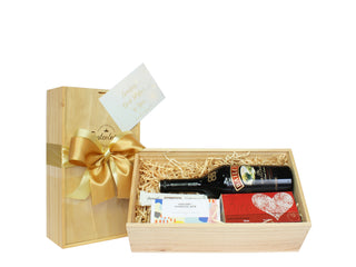 Gift Box Image Gift hamper with Bailey's Liqueur, chocolates, shortbread delivered NZ wide. Batenburgs Gift hampers. Batenburgs Gift Baskets Auckland 
